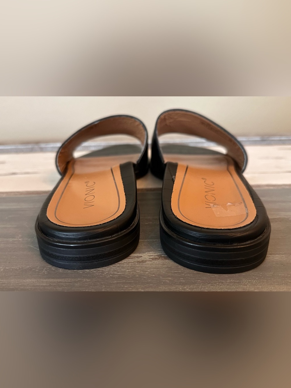 🖤 Vionic Black Leather Slip-On Slide Sandals – Women’s Size 8 - Picture 4 of 6